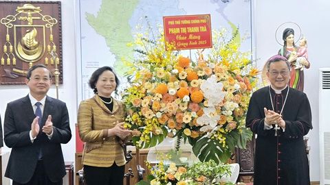 Phó Thủ tướng Chính phủ Phạm Thị Thanh Trà thăm, chúc mừng Giáng sinh tại Tòa Giám mục Bắc Ninh