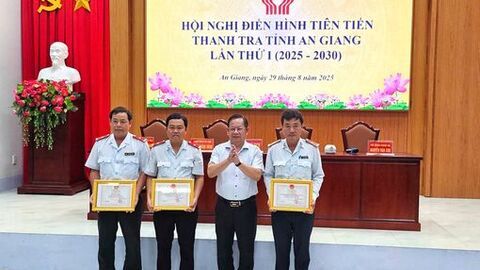 Ngành thanh tra biểu dương, khen thưởng điển hình tiên tiến