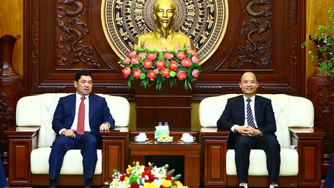 Bí thư Tỉnh ủy Nguyễn Hồng Thái thăm, chúc mừng năm mới tại Đảng ủy phường Bắc Giang