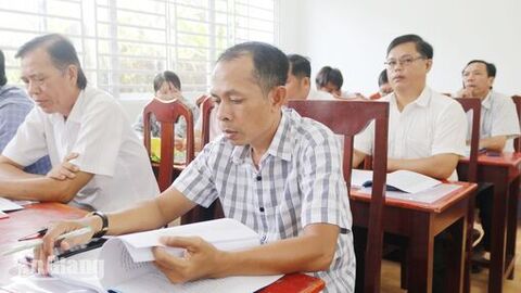 Bồi dưỡng kiến thức dân tộc tại hai xã Châu Phong và Vĩnh Hậu