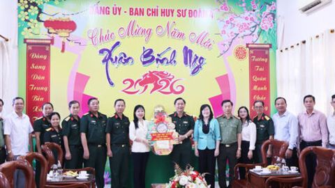 Phó Bí thư Tỉnh ủy An Giang Trần Thị Thanh Hương chúc tết lực lượng vũ trang và các tôn giáo
