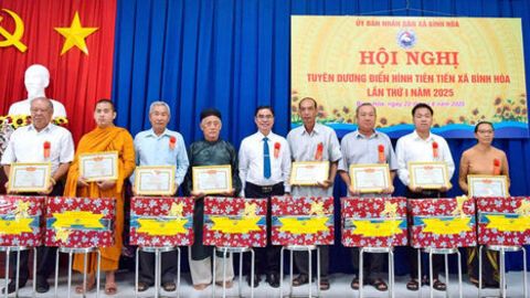 Xã Bình Hòa tuyên dương điển hình tiên tiến lần thứ I năm 2025