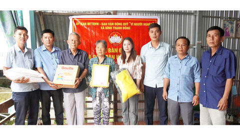 Xã Bình Thạnh Đông bàn giao 13 căn nhà đại đoàn kết