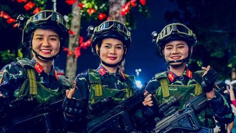 Line Đa - nữ quân nhân trẻ trong ngày hội lớn