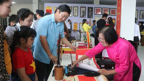 Lưu giữ nét đẹp thư pháp