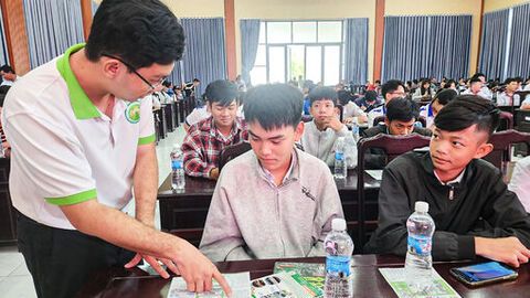 Tư vấn, giới thiệu việc làm cho hơn 300 học sinh, sinh viên và người lao động xã Tân Hiệp 