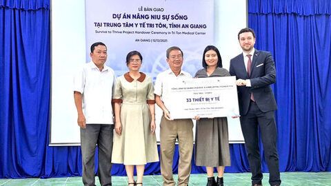 Xã Tri Tôn tiếp nhận thiết bị y tế từ Tổng Lãnh sự quán Cộng hòa Liên bang Đức và chương trình Nâng niu sự sống