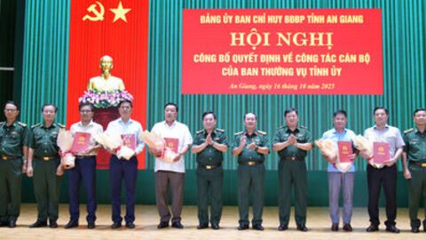 Bộ đội Biên phòng tỉnh An Giang trao quyết định của Ban Thường vụ Tỉnh ủy về công tác cán bộ