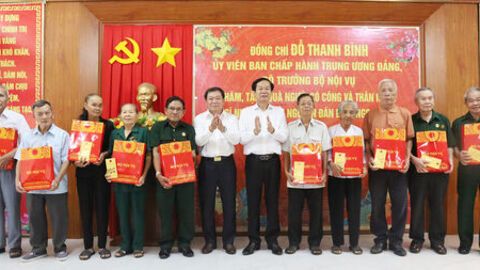 Bộ trưởng Bộ Nội vụ Đỗ Thanh Bình thăm, chúc tết tại An Giang