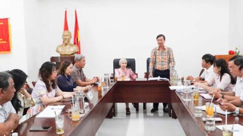 Báo và Phát thanh - Truyền hình An Giang làm việc về bản quyền và quyền sao chép 