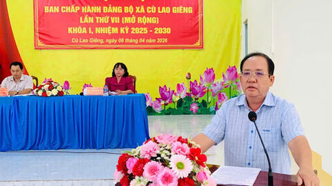 Phó Chủ tịch Thường trực UBND tỉnh An Giang Nguyễn Thanh Phong dự hội nghị Ban Chấp hành Đảng bộ xã Cù Lao Giêng