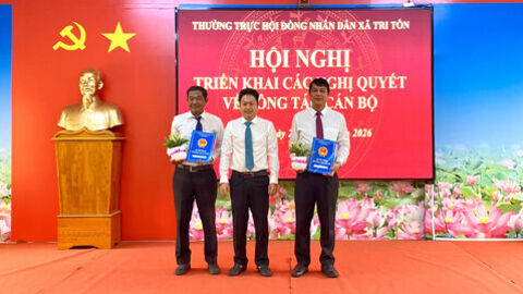 HĐND xã Tri Tôn triển khai các nghị quyết về công tác cán bộ
