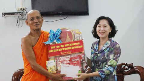 Lãnh đạo tỉnh thăm, chúc mừng lễ Sene Đôn Ta của đồng bào Khmer