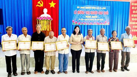 Xã Ô Lâm mừng thọ người cao tuổi