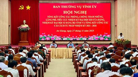 Dừng chân trước “lằn ranh đỏ”