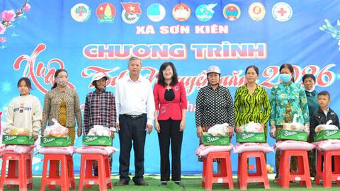 Xuân ấm đến người nghèo