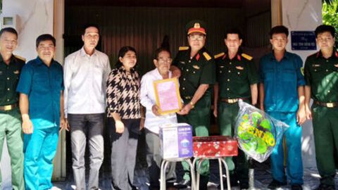 Bộ Chỉ huy Quân sự tỉnh An Giang bàn giao nhà tình đồng đội tại xã An Cư