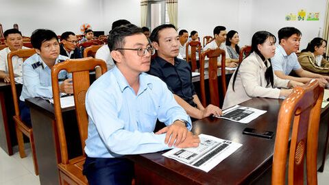 Gần 120 cán bộ và đại diện doanh nghiệp tập huấn chuyển đổi số