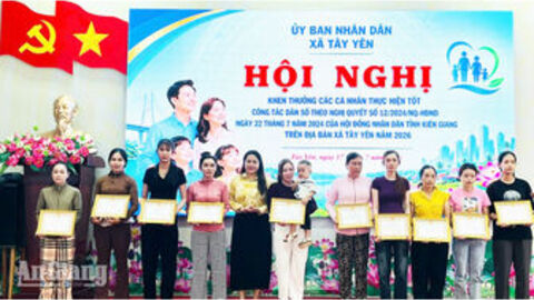 Từ giấy khen đến bài toán dân số