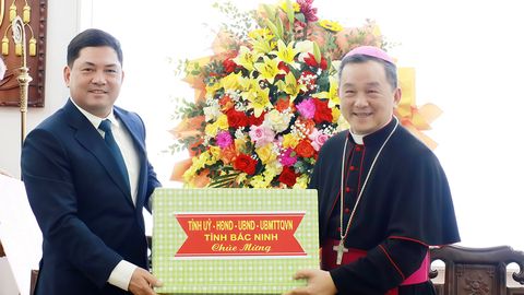 Bí thư Tỉnh ủy Nguyễn Hồng Thái chúc mừng Tòa Giám mục Bắc Ninh nhân lễ Giáng sinh