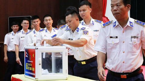 Cán bộ, chiến sĩ Bộ Tư lệnh Vùng Cảnh sát biển 4 hướng về nhân dân Cuba