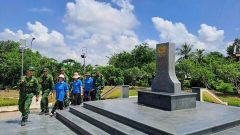 Bài 4: Giữ bình yên nơi biên cương Tổ quốc