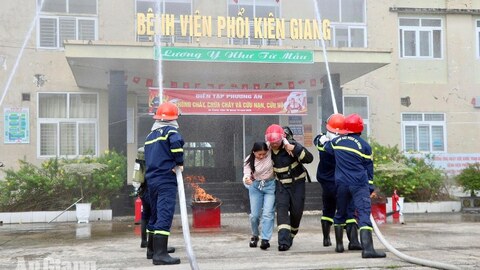 Diễn tập chữa cháy, cứu nạn tại Bệnh viện Phổi Kiên Giang