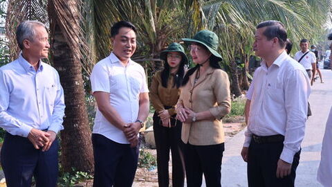 Phó Bí thư Tỉnh ủy An Giang Trần Thị Thanh Hương làm việc với Đảng ủy xã Tân Hiệp về đầu tư công