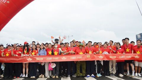 An Giang: Hơn 6.000 người đi bộ “Cùng Việt Nam tiến bước” 