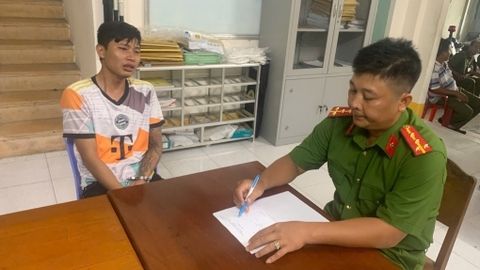 Công an phường Mỹ Thới bắt đối tượng giấu ma túy trong bật lửa 