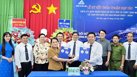 UBND xã Núi Cấm và VNPT Tịnh Biên hợp tác chuyển đổi số