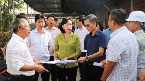 Phó Chủ tịch UBND tỉnh An Giang Nguyễn Thị Minh Thúy kiểm tra tiến độ triển khai dự án trường nội trú liên cấp tại biên giới