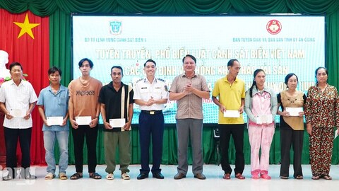 Hơn 200 cán bộ, ngư dân Tiên Hải được tuyên truyền chống khai thác IUU