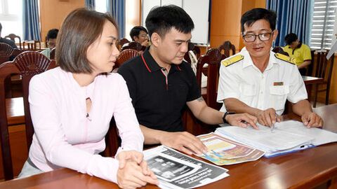 Tuyên truyền, hướng dẫn chính sách thuế cho gần 400 hộ kinh doanh, cá nhân kinh doanh