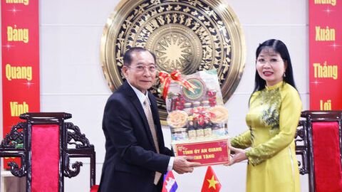 Đoàn đại biểu tỉnh Kampot thăm, chúc tết tỉnh An Giang
