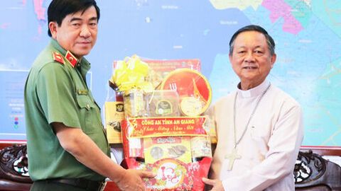 Thiếu tướng Nguyễn Văn Hận chúc tết các cơ sở tôn giáo trên địa bàn tỉnh An Giang