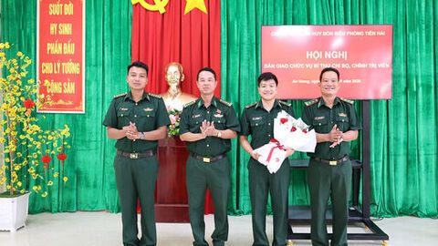 Bàn giao chức vụ Bí thư Chi bộ, Chính trị viên Đồn Biên phòng Tiên Hải