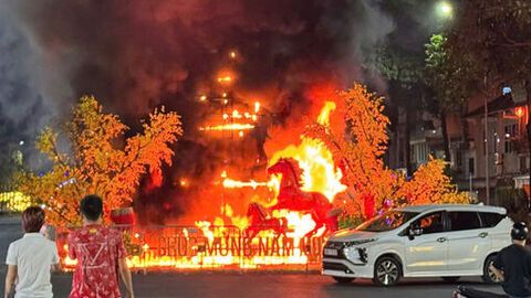 Cháy khu vực trang trí tết đối diện công viên Chín Nàng Tiên ở phường Hà Tiên