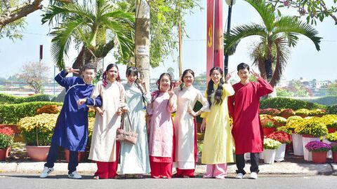 Xuân về khắp nẻo quê hương 