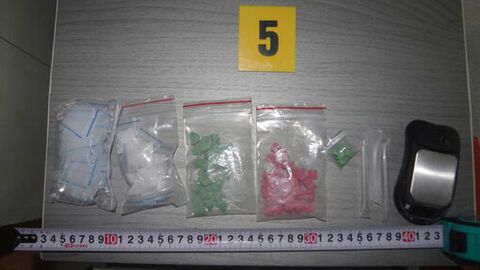 Tạm giữ hình sự 8 đối tượng tổ chức sử dụng và mua bán trái phép chất ma túy