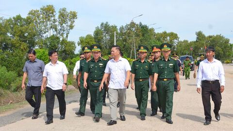 Chủ tịch UBND tỉnh An Giang Hồ Văn Mừng thăm và làm việc tại Cửa khẩu chính Giang Thành