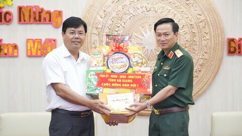 Bí thư Tỉnh ủy An Giang thăm, chúc tết Bộ Tư lệnh Quân khu 9