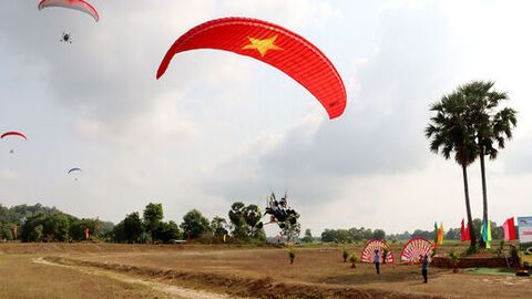Giải dù lượn “Hạ cánh chính xác” TP. Hồ Chí Minh mở rộng lần II diễn ra ngày 21 và 22/3, tại xã Tri Tôn