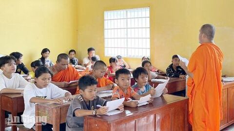 Chính sách mới tiếp sức người giữ chữ Khmer