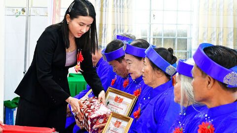 Xã Đông Thái mừng thọ 587 người cao tuổi