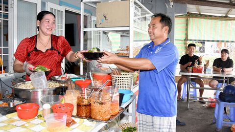 Quán ăn gia đình, thu nhập ổn định