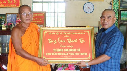 Thăm, chúc mừng chư tăng được tấn phong giáo phẩm Hòa thượng, Thượng tọa