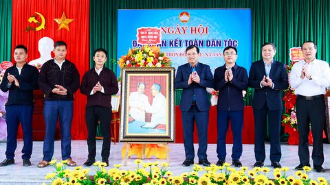 Phó Chủ tịch UBND tỉnh Phan Thế Tuấn dự Ngày hội Đại đoàn kết toàn dân tộc tại xã Tân Sơn
