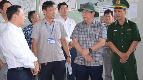 Chủ tịch UBND tỉnh An Giang Hồ Văn Mừng kiểm tra công tác chống khai thác IUU tại cảng Tắc Cậu 