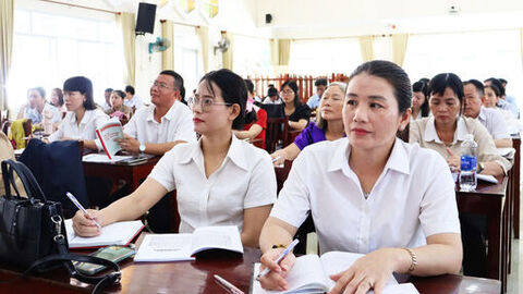 Bồi dưỡng chuyên đề giáo dục đạo đức cách mạng trong thời kỳ mới cho 94 cán bộ, đảng viên 